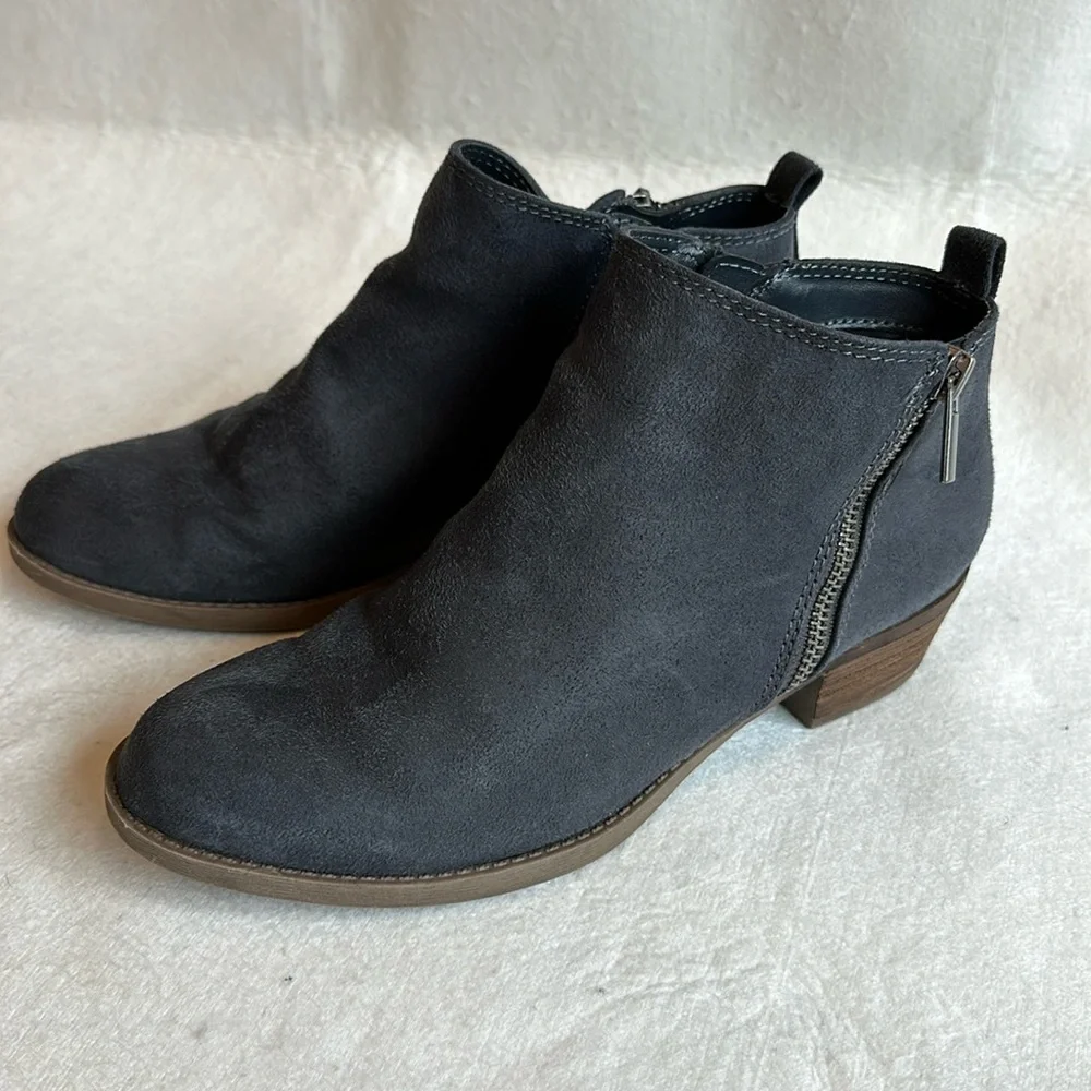 Carlos Brianne Blue Faux Suede Ankle Booties size 8.5